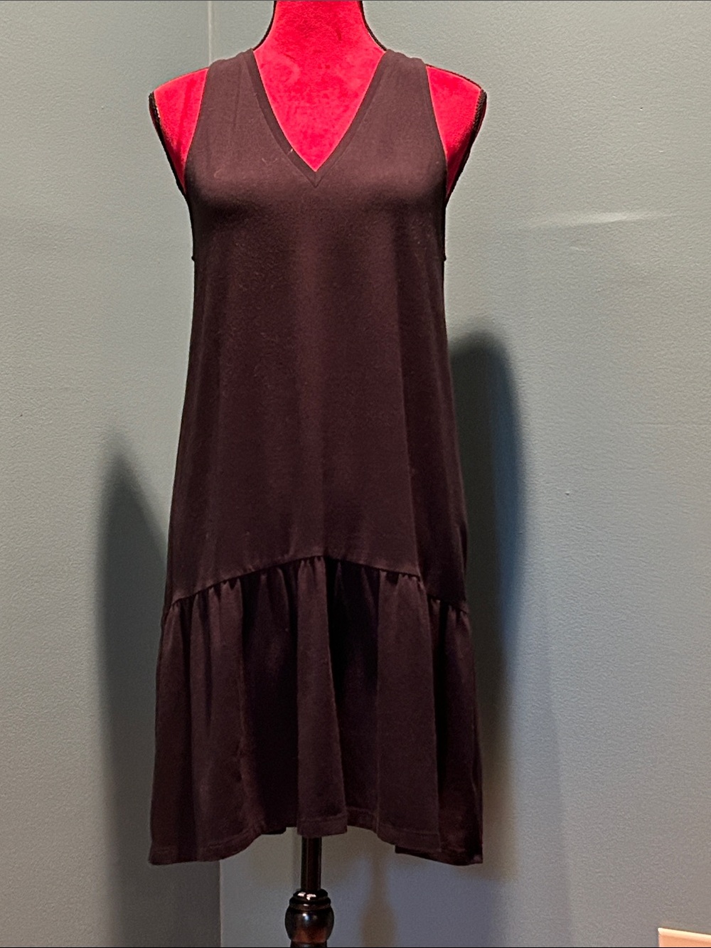 a new day Sleeveless V-Neck Ruffle-Hem Dress in Black Size Small